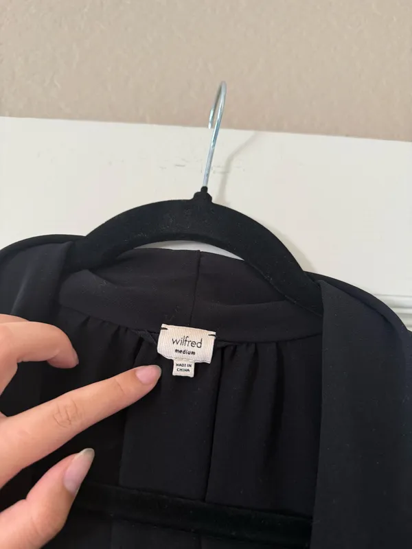 Aritzia Wilfred Black Light Jacket - Image 4