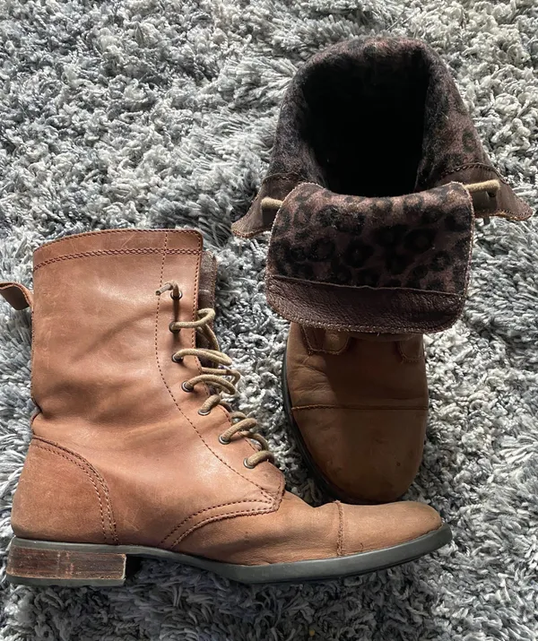 Born Brown Leather Boots Size 8 - Image 4