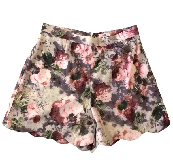 Lucca Couture (Revolve) Scallop hem floral high waisted dressy shorts - Image 4