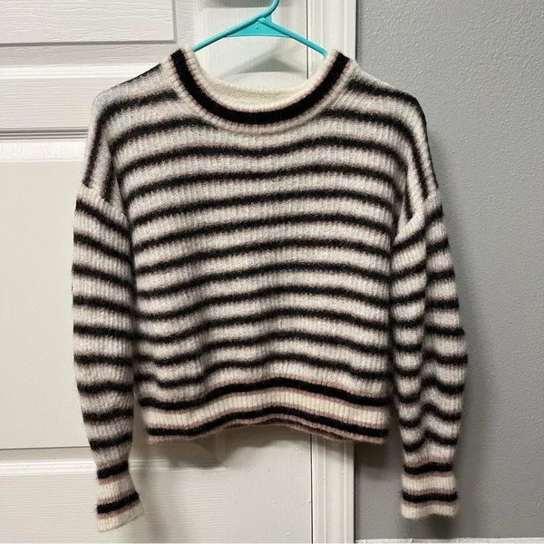 Everlane Cocoon Crew Sweater in Alpaca - Image 2