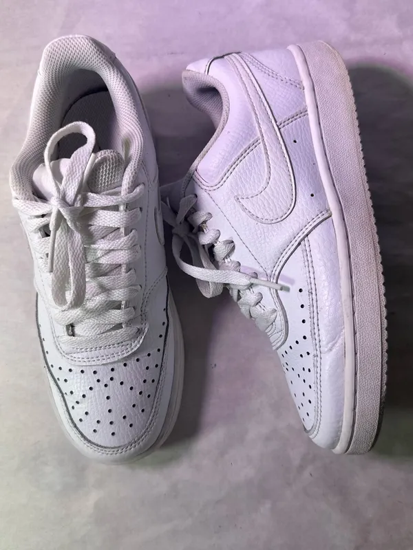 Nike White Mesh Low-Top Sneakers with Black Logo - Image 5