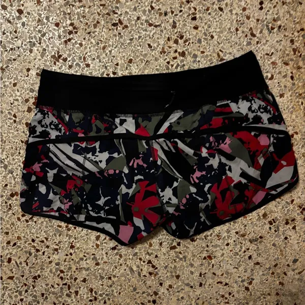 Lululemon Run Speed Shorts in the "Pop Cut Boom Juice" size 6 - Image 4