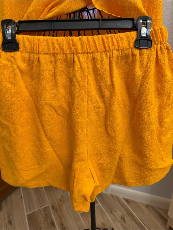 🌅🌅🌅3 for 12$🌅🌅🌅Women’s Yellow Short Sleeve Asymmetrical Top/Short Set-Med - Image 4