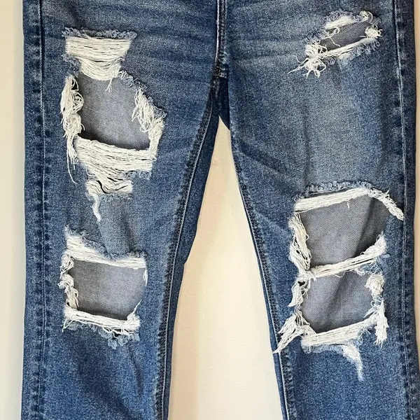 American Eagle Distressed Mom Jean Size 4 Regular - Image 9