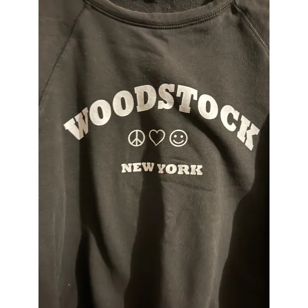 One Clothing Woodstock New York Graphic Cropped Sweatshirt Black Gray M - Image 2