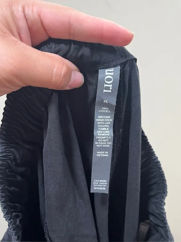 Vuori women’s black joggers dance studio pants size XL - Image 8