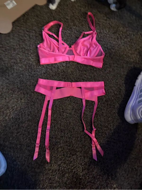 New! Bright Pink Bra and Garter Belt Set - Image 2