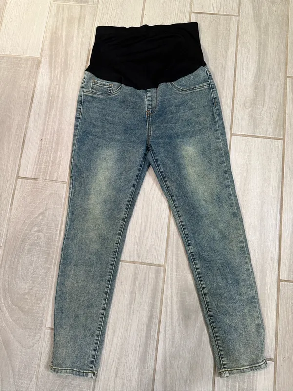 Light Blue Maternity Skinny Jeans with Black Belly Panel - Image 3