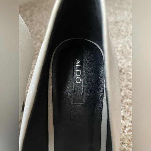 Aldo Silver Shimmer Crystal Cut Studded Formal Heels Size 7.5 Pointed Toe Classy - Image 5