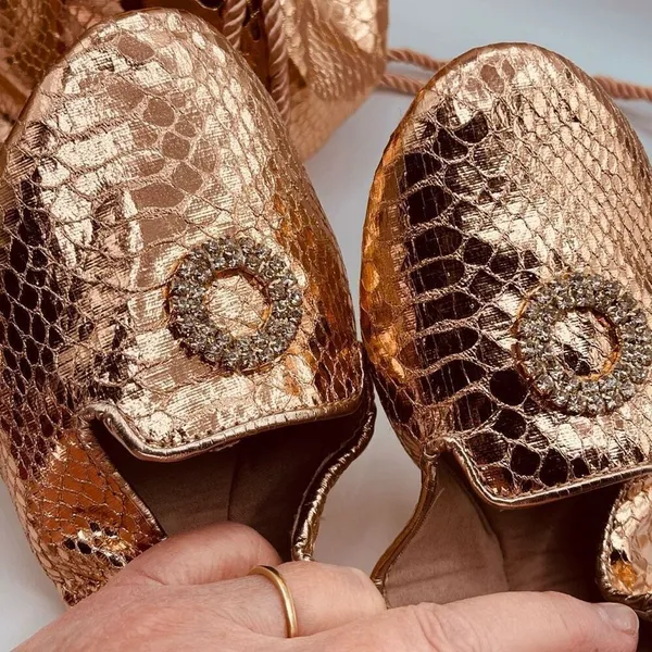 Joan Boyce ballet flats and drawstring bucket bag in rose gold faux leather - Image 3