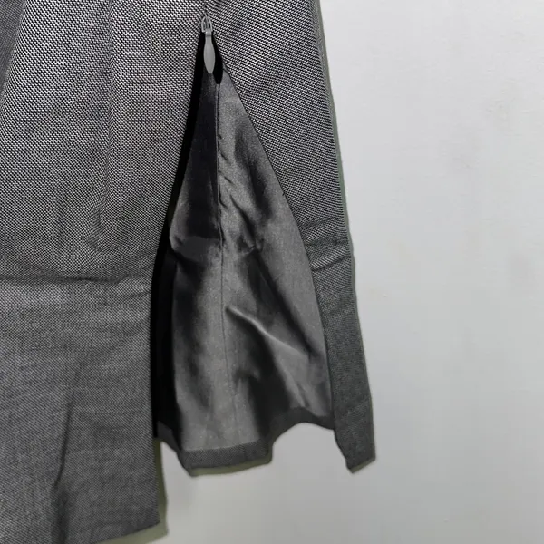 Tahari Gray Top - Image 3