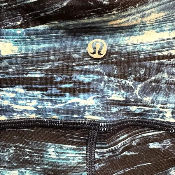 NWOT LULULEMON blue shorelines Train Times Short *6" - Image 9