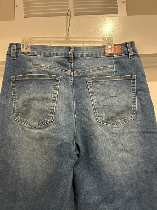 Women’s Wide Leg Jeans Sz 14 High Rise Stretch Medium Wash Classic Faded Comfort - Image 7