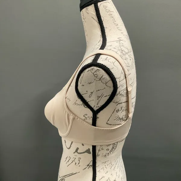 New‎ Victorias Secret Nude Bra - Image 2