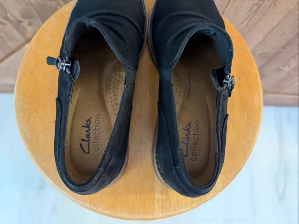 Clarks Collection Women’s Size 7 M Black Faux Leather Side Zip Loafer Shoes - Image 5