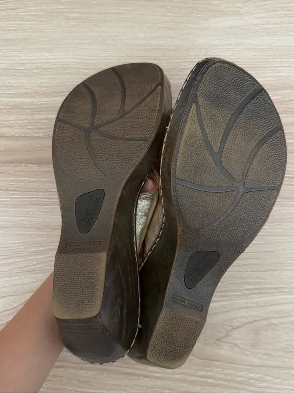 Born 9 Foil Floral Sandal Wedges Resort Vacation Getaway - Image 7