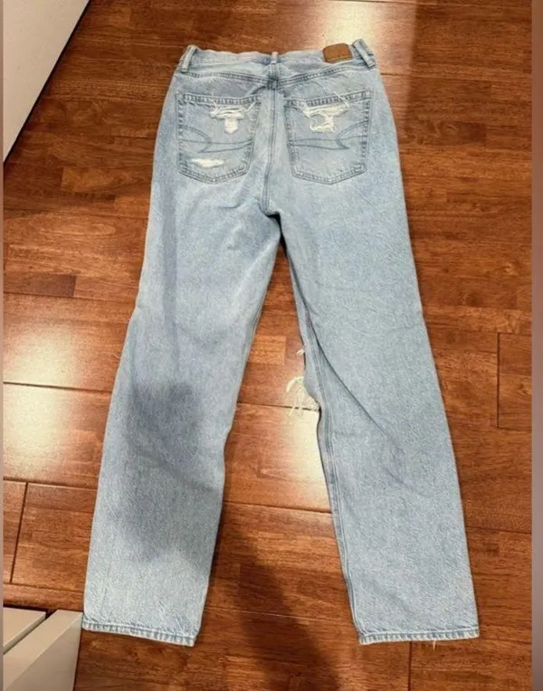 American Eagle High-Rise blue Ripped Jeans - Image 2