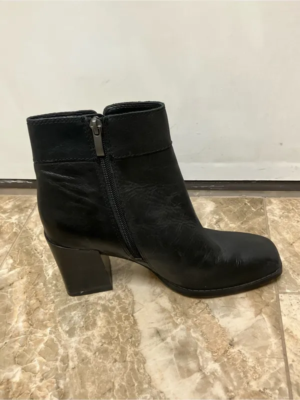 Franco Sarto black leather ankle boots - Image 4