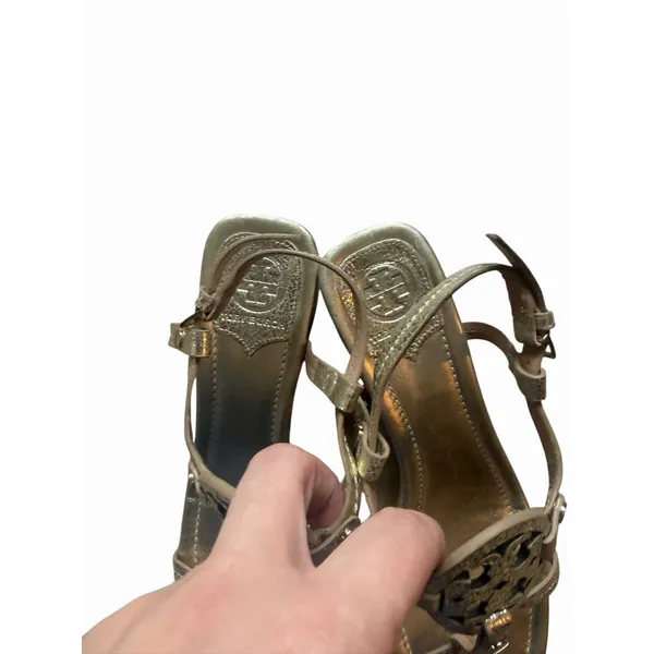 Tory Burch Gold Metallic T-Strap Wood Block Heel Sandals Logo Leather 8 Designer - Image 3