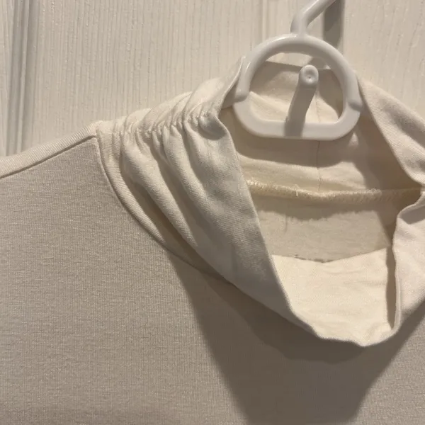 Chico's The Ultimate Tee Cream Mock Neck Ruched Long Sleeve Top Womens Size S - Image 3