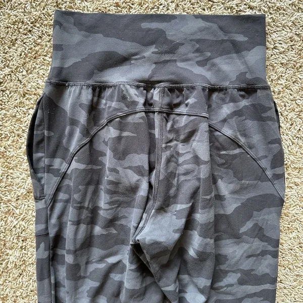 Athleta Womens Size XS Salutation Camo Jogger Pants Gray‎ Black Athleisure - Image 4