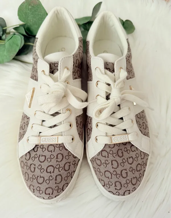 New GUESS Women's Logo Print Low-Top Sneakers, Size 10 - Image 2