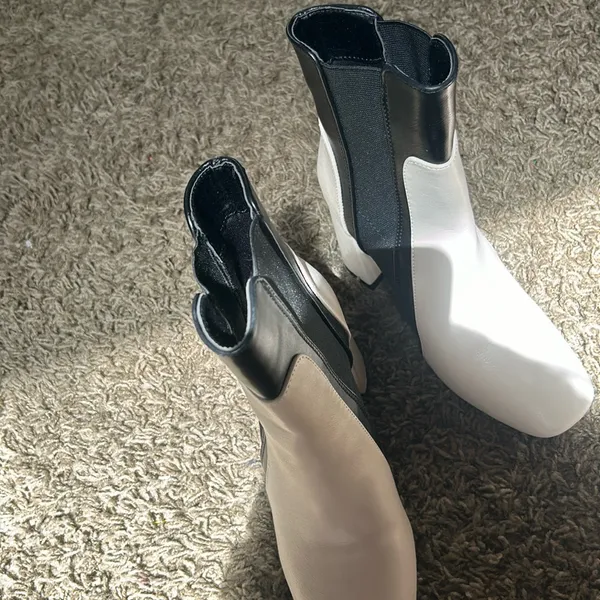 Yo‎ Ki Creme Black Wedge Boots Size 5.5 - Image 2