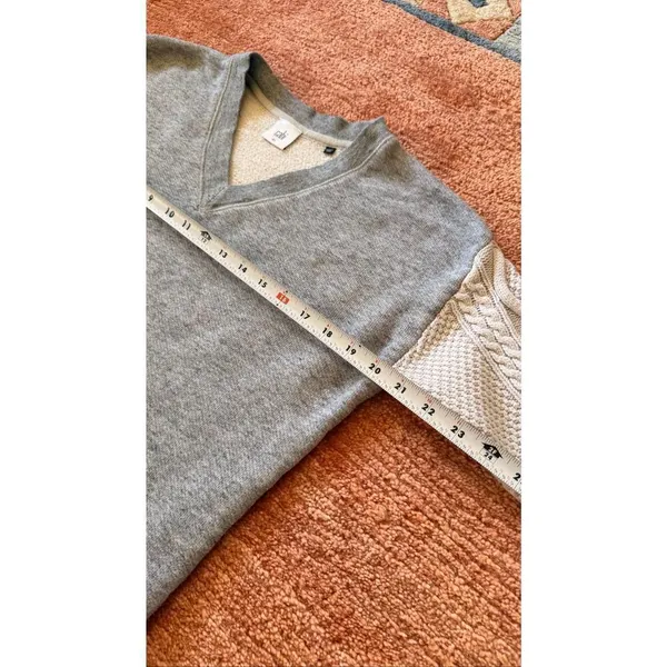CAbi Cable Knit Sleeve V-Neck Sweatshirt XS Gray Cotton Blend - Image 4