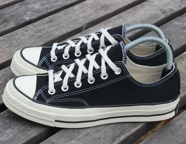 Converse Black/White Low Top Unisex Sneaker (Sz 7M - 9W) - Image 5