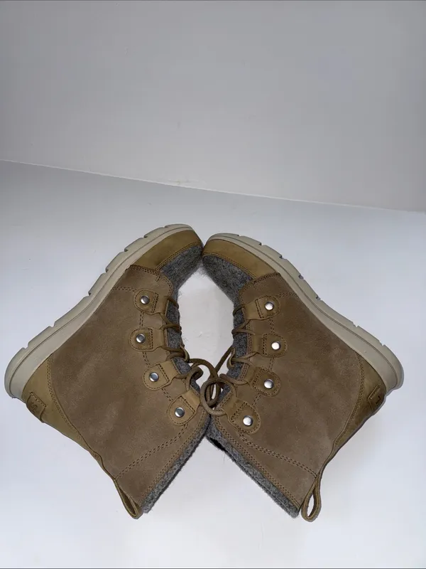 Sorel women’s Tan and Grey Lace-Up Winter Boot - Image 8