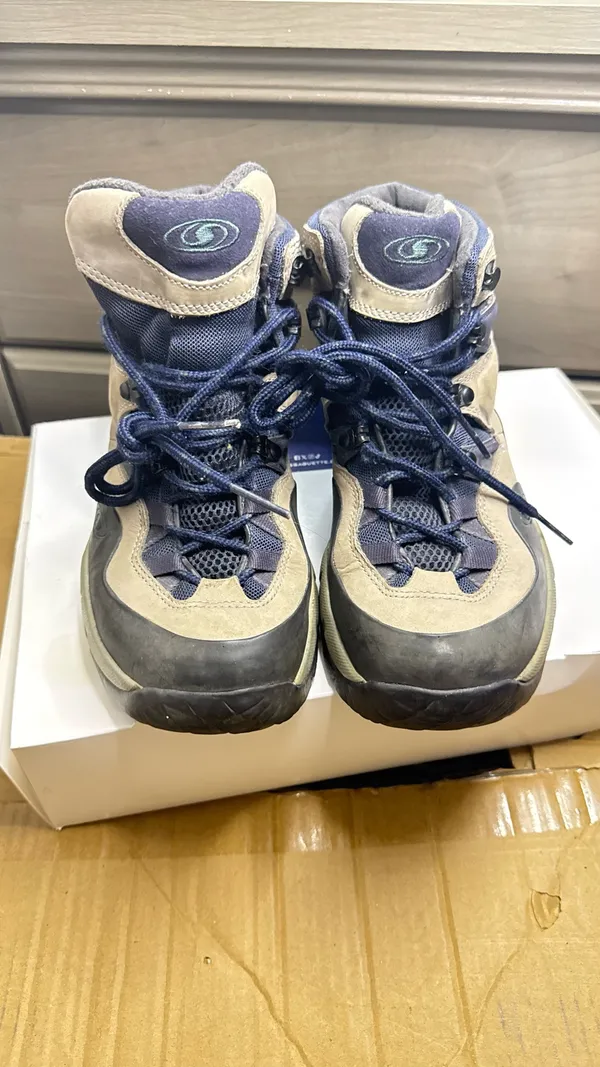Salomon vintage Contragrip Women's Hiking Boots Size 9 - Image 3
