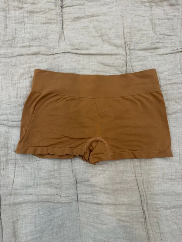 Bebe brown under shorts Size M nude copper - Image 3