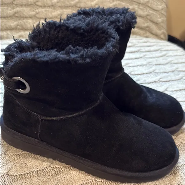 Koolaburra by Ugg Black Ankle Boots with Suede Finish Size 9 - Image 6