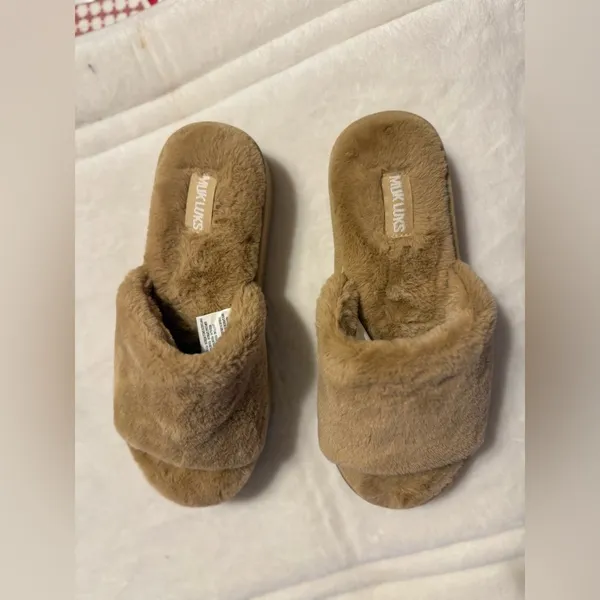 NWT MUK LUKS faux fur platform slipper, size medium (9-10) - Image 13