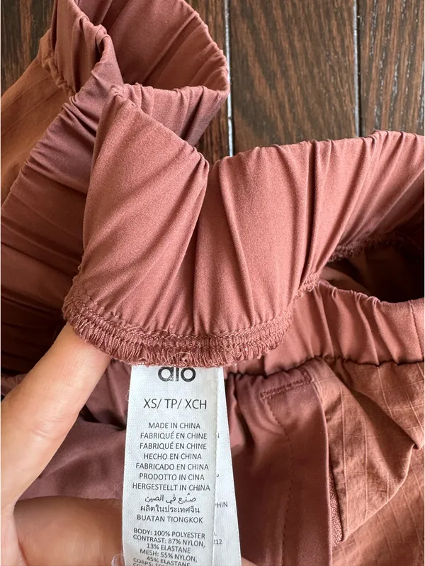 Alo Yoga Shorts - Image 5