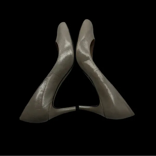 Vince Camuto Torva size 8 upper leather shimmer pumps - Image 4