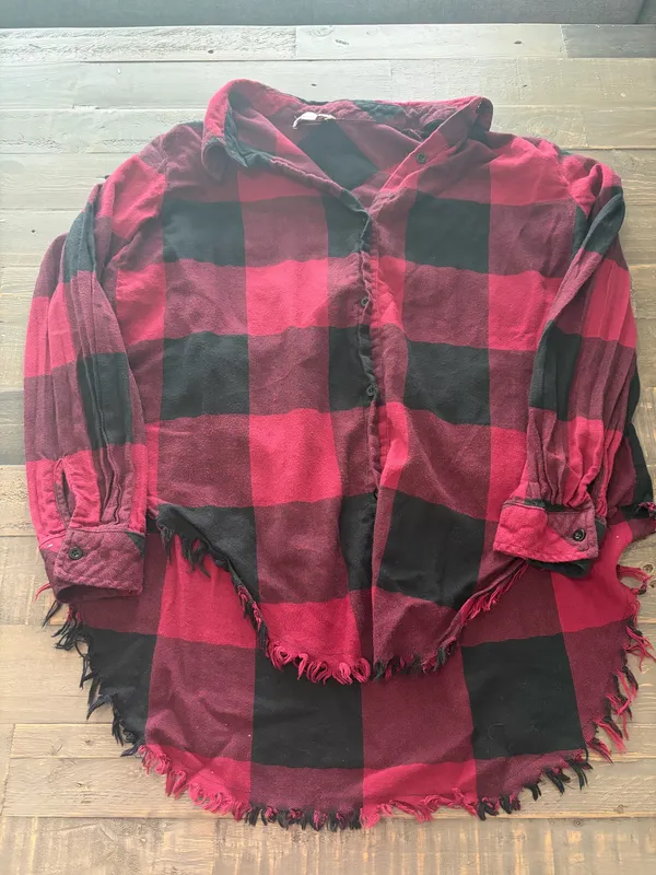 Jun & Ivy Buffalo Plaid Distressed Flannel Shirt Women’s M Red Black Raw Hem - Image 2