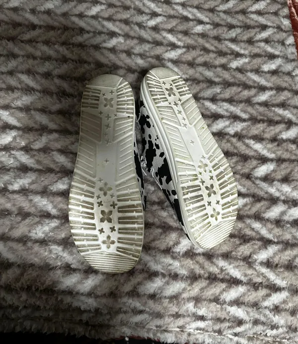Boutique Shoes Size 8 - Image 2
