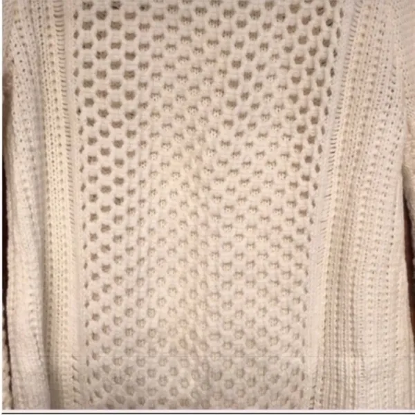 American Eagle Size Small Chunky Classic White Cable Knit Sweater. - Image 6