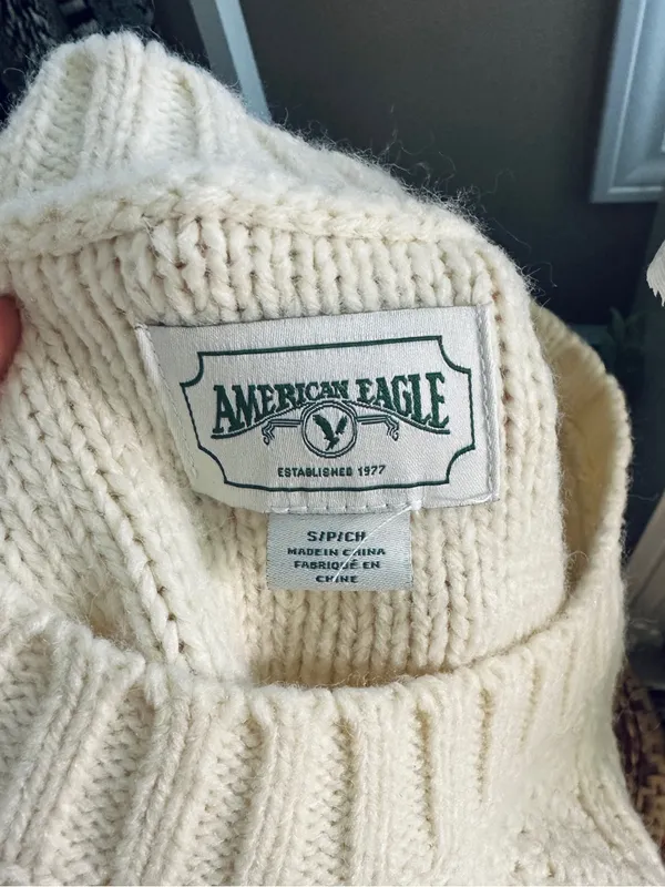 American Eagle Chunky Cable Knit Fringe Sleeve Sweater Small - Image 5