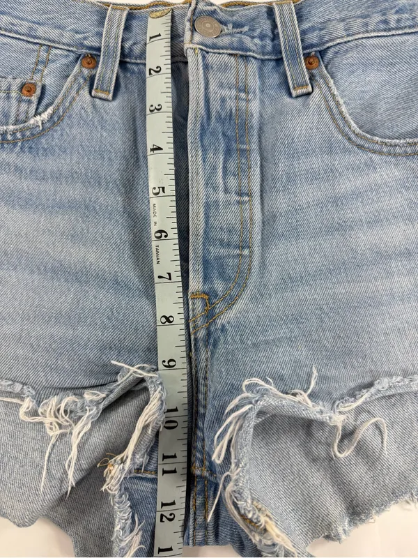 Levi’s 501 Original‎ Cut Off Denim Shorts W27 Light Wash Distressed Raw Hem - Image 5