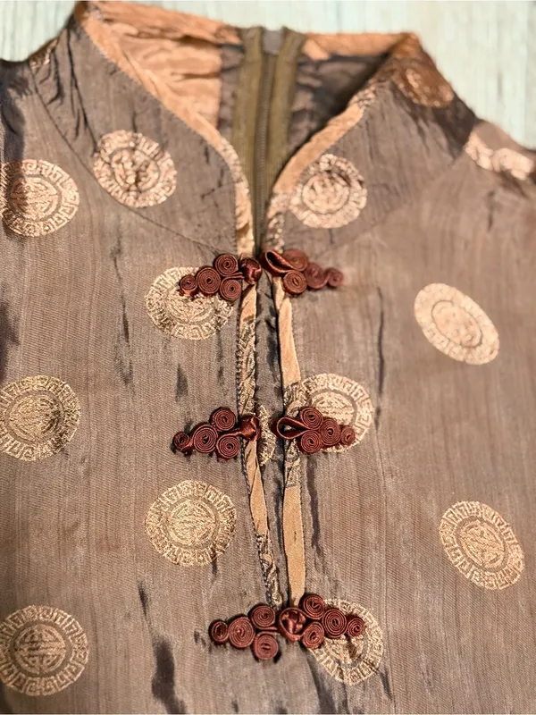 Vintage Cheongsam Qipao Maxi Dress Brown Gold Shou Medallion Frog Button M - Image 3