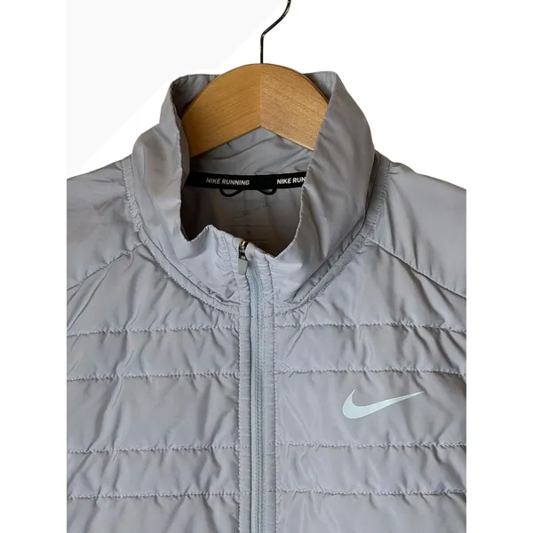 Nike Aeroloft Running‎ Vest Women Medium Grey Quilted Full Zip Athleisure Walk - Image 6