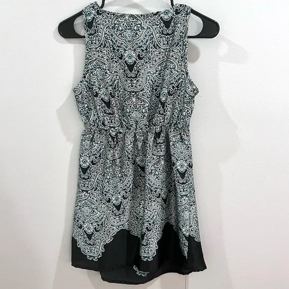 Motherhood Maternity black and aqua print top size small - Image 4
