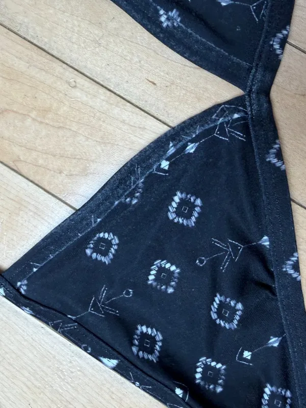 Jolyn Jade Black Tribal Print Triangle Style Bikini Swimsuit Top Size Small - Image 2