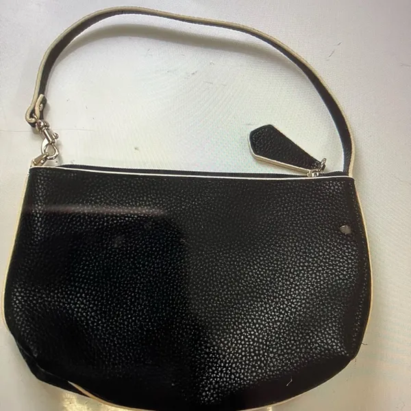 Guess shoulder bag 6x8 clean inside - Image 2