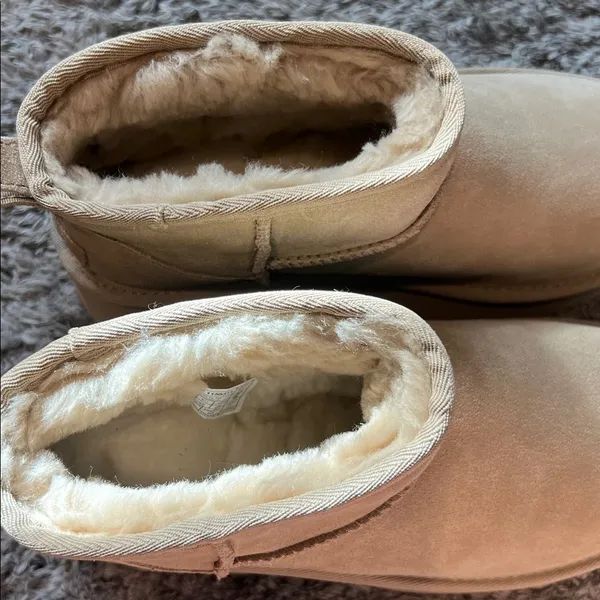 NWOT Ugg plush platform boots size‎ 8 - Image 11