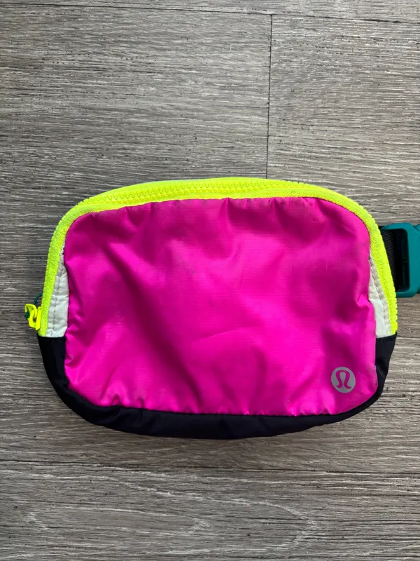 Lululemon Everywhere Belt Bag 1L in Highlight Purple, Vapor, and Intense Teal - Image 3