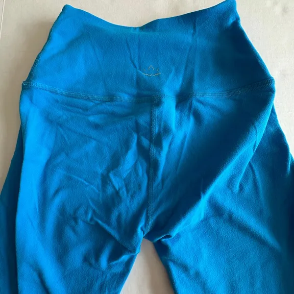 Women's Beyond Yoga Leggings Size small Blue - Image 8
