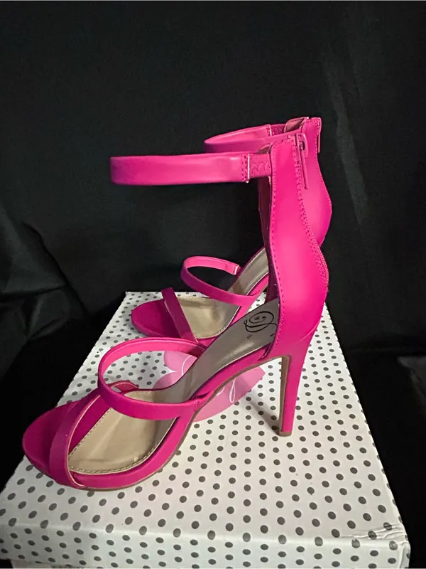 Delicious Women’s Estella Hot Pink Strappy Ankle-Heel Sandals SZ 6 BNIB - Image 3